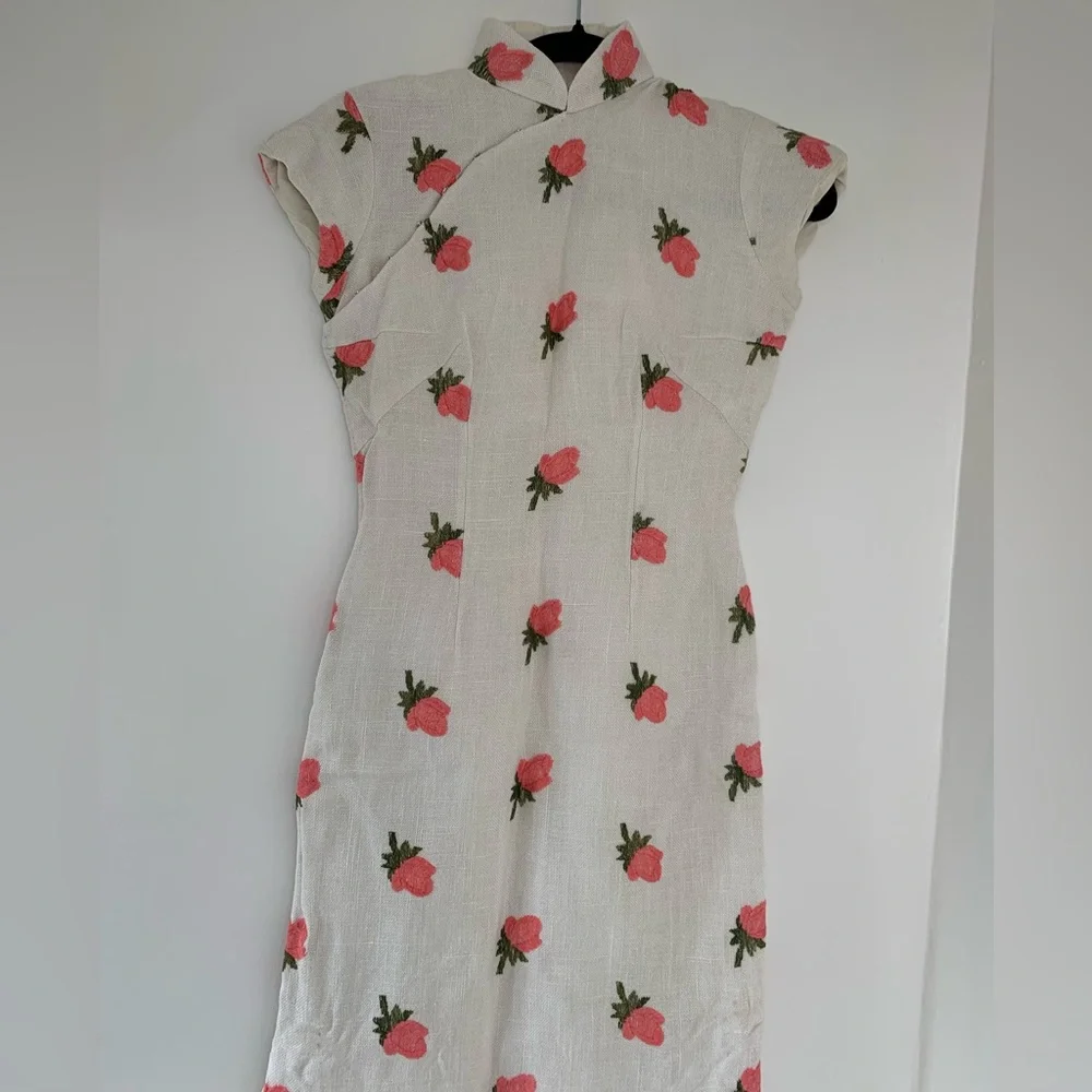 SOLD Rare Vintage 1950’s Floral Embroidered Raw Linen Lined Silk Cheongsam Dress - Picture 7 of 15